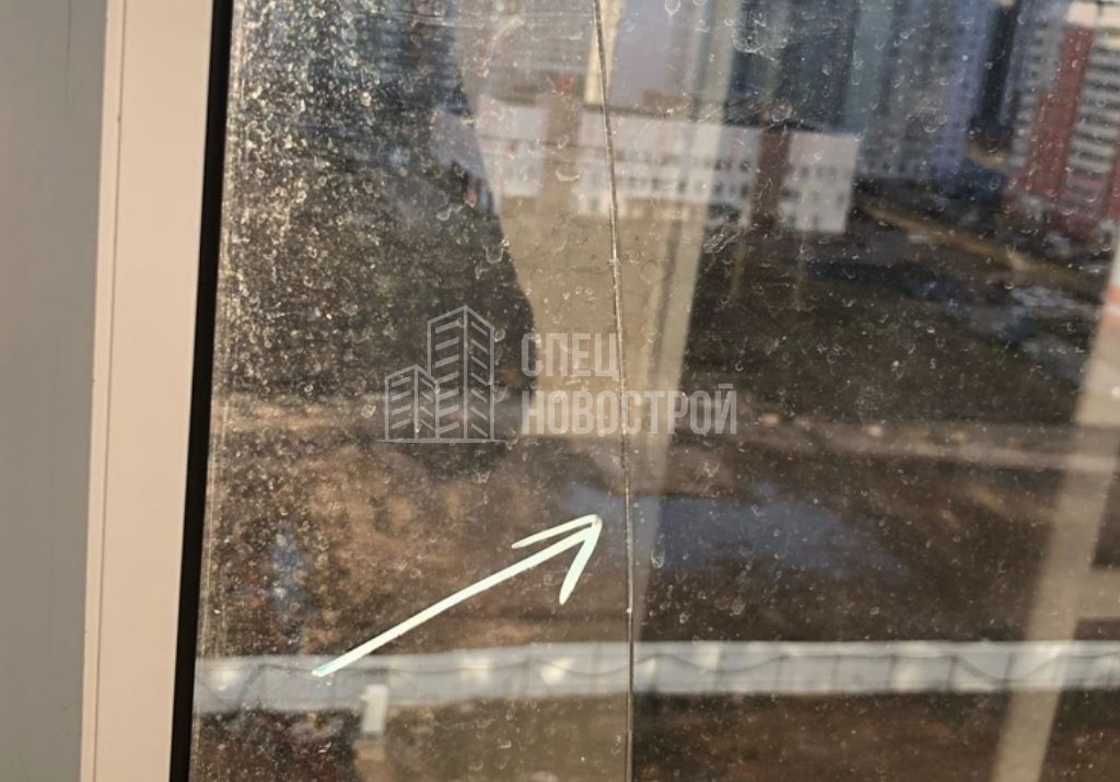 поврежден стеклопакет верхней створки витража остекления балкона