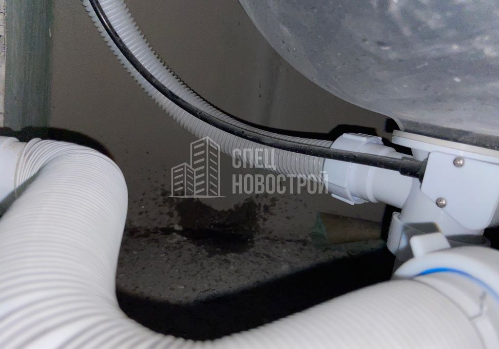 пропуски герметизации примыкания чаши ванны к настенной плитке